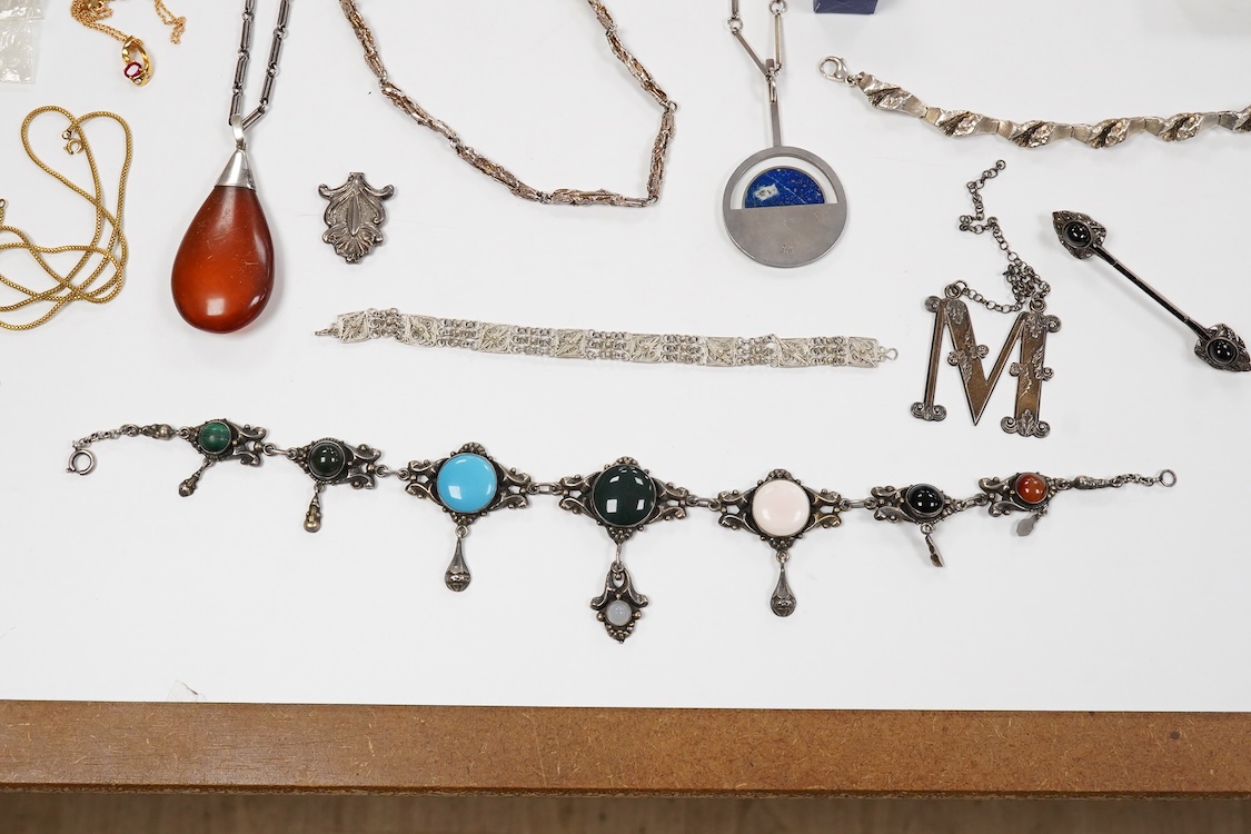 A collection of assorted jewellery including a stylish textured 925 necklace, 76cm and a similar bracelet, 18cm, a Portuguese white metal hinged bracelet, a white metal necklace with amberoid pendant, a white metal and g